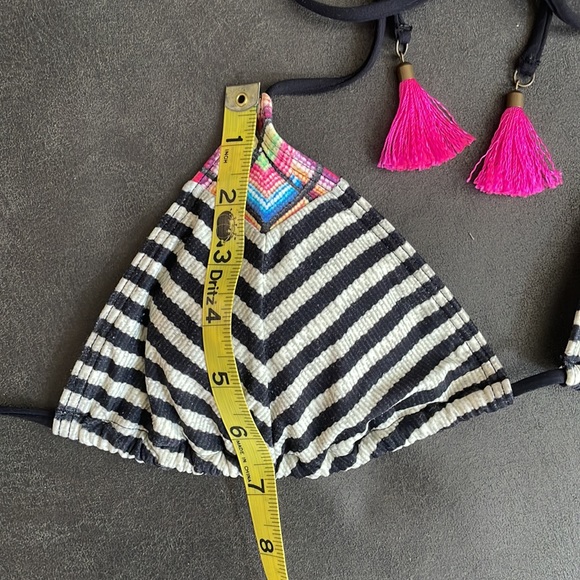 Used excellent condition-Billabong bikini top size large - Picture 10 of 10